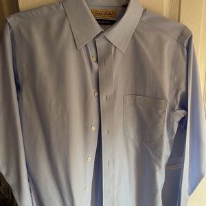 Roundtree and Yorke gold label slim fit size medium blue dress shirt
